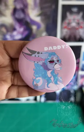 [50000000053] Nela Daddy Pin