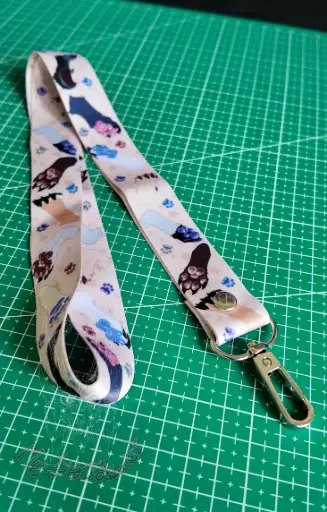 [70000000284] Paws Lanyard